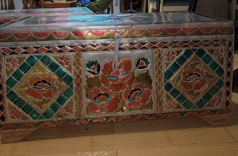 Продам старинный сундук