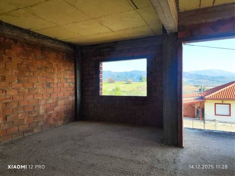 Недовършен апартамент с голям двор в Неа Кердилия, Амфиполи