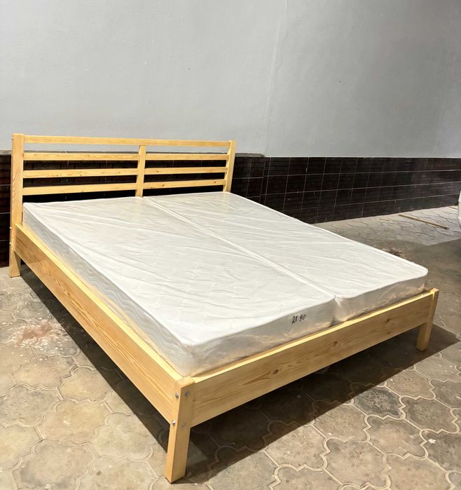 Деревянная двуспальная кровать размером 180x200 |  180*200