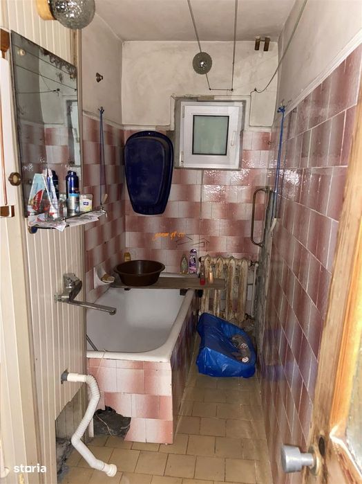 Apartament 2 camere , zona b- dul Independentei , et 1 din 4 , decoman