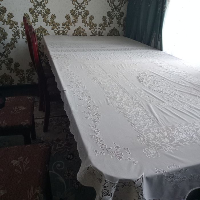 Стол мен орындықтар сатылады