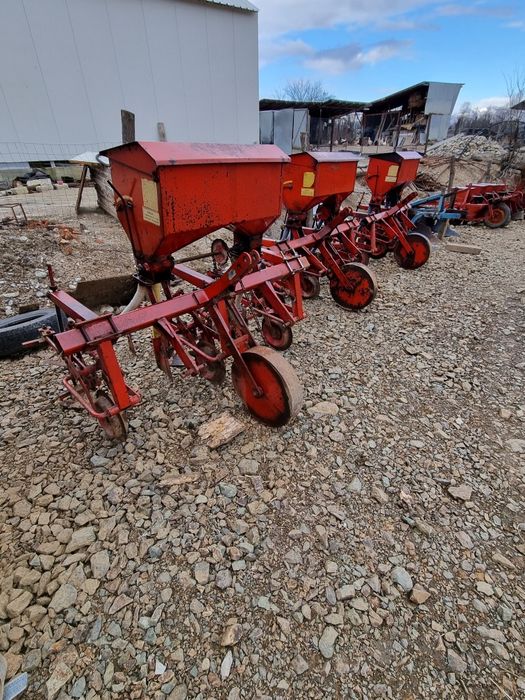 Prasitoare cu fertilizare
