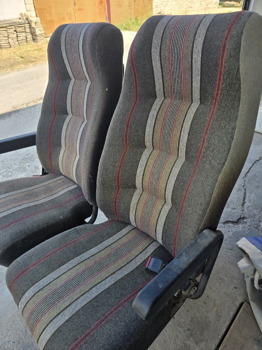 Регулируеми седалки за пътнически бус