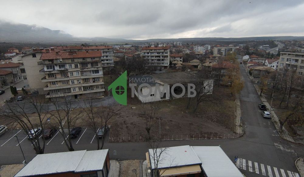 Продава се Магазин в Велики Преслав - 1100 кв.м за 128 €/кв.м - Снимка #3