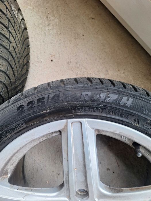 Jante aliaj cu cauciucuri de iarna 225 / 45 R17