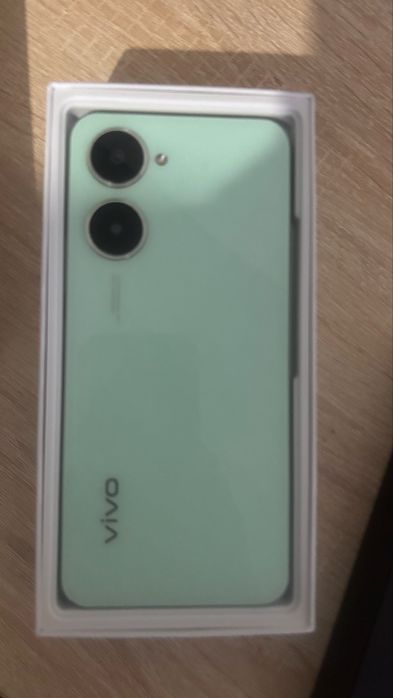 продам телефон Vivo Y03