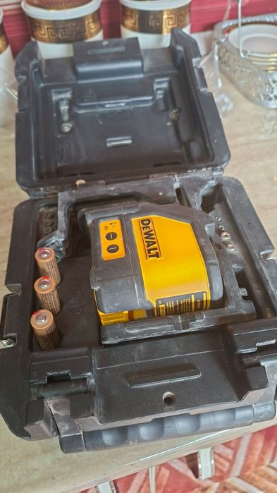 Vând laser marca Dewalt