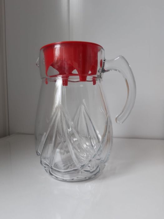 Продам графин,с крышкой