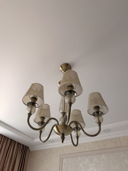 Люстра с 6 плафонами