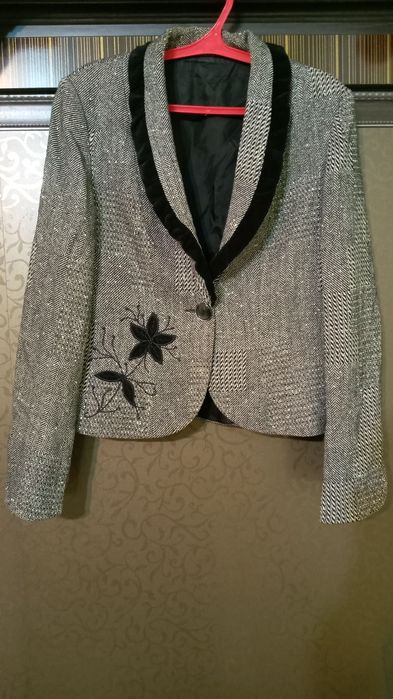 Kiyilgan xolati yaxshi baxorgi kastyumchik kelishtrib beraman