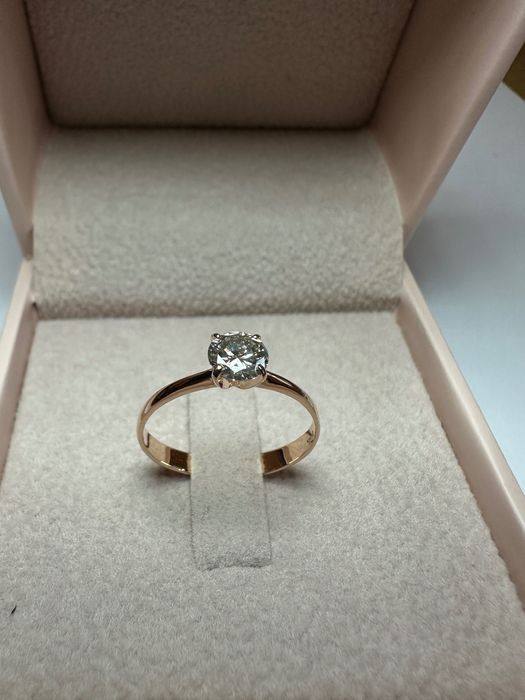 Здатен пръстен 14К с диамант 0,51 ct съел сертификат