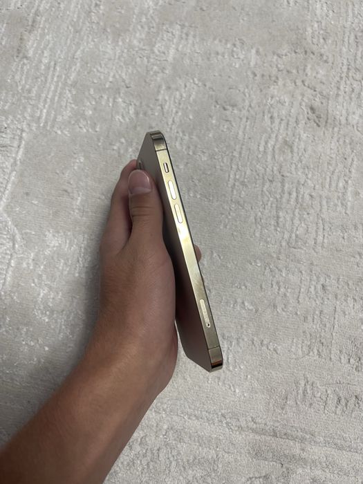 iPhone 12 Pro в хорошем состоянии