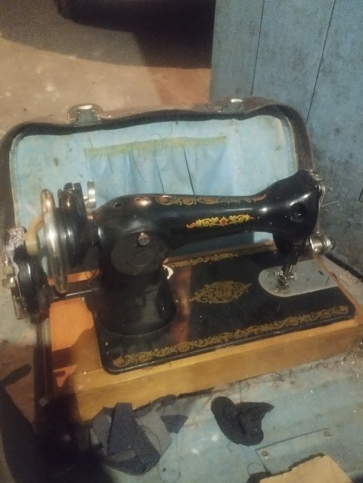 Швейная машина продам