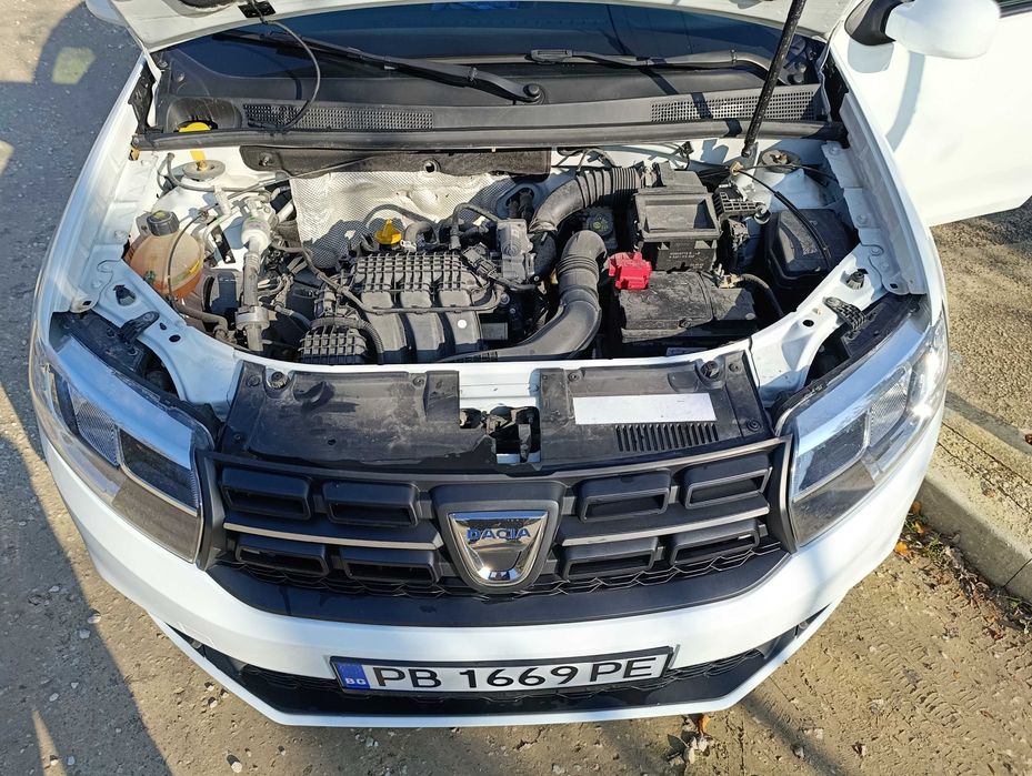 Продавам Дачия Сандеро