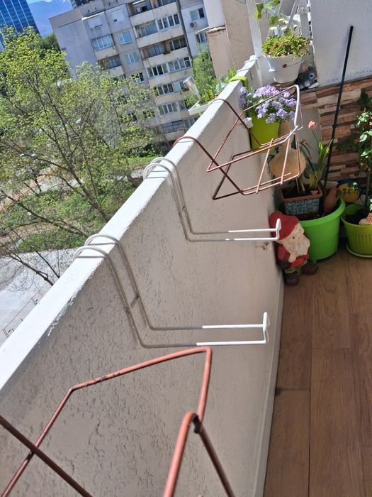 Метални стойки за сандъчета за цветя