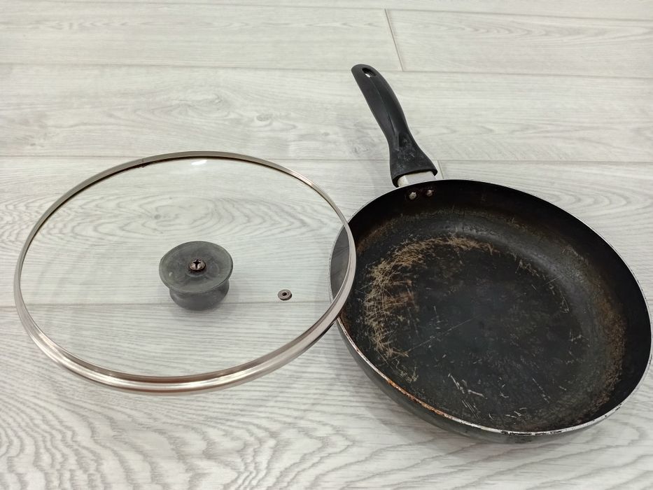 Прожам сковороду с крышкой