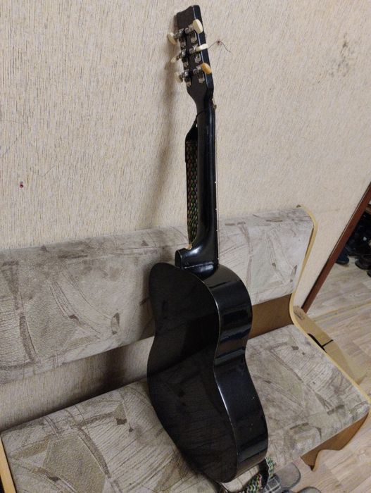 Продам .б/у. Гитару