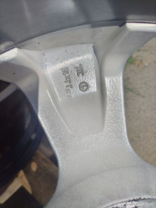 18 цола 5 х 120 мм БМВ - 8,5 инча / ЕТ 40 - ДВУКОМПОНЕНТНИ джанти