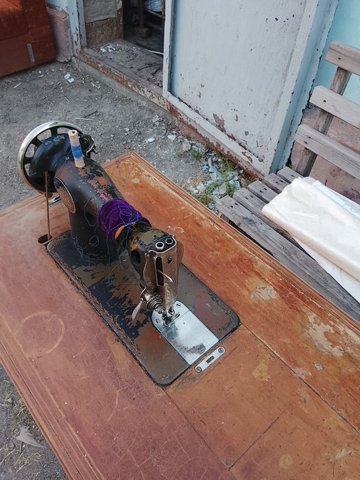 Продам швейную машинку