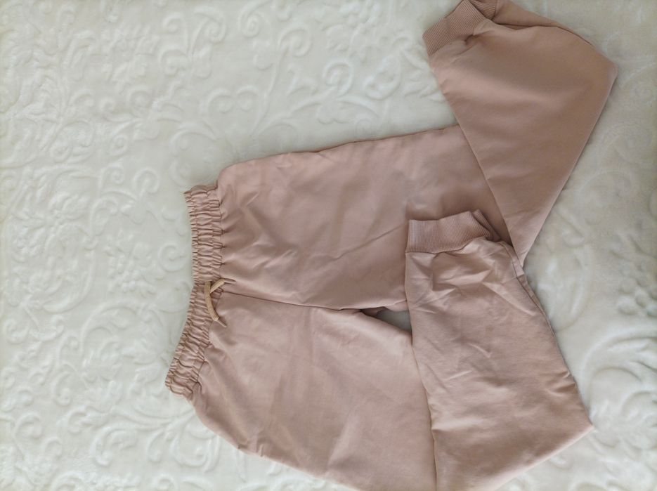 Дамски спортни долнища и блузка