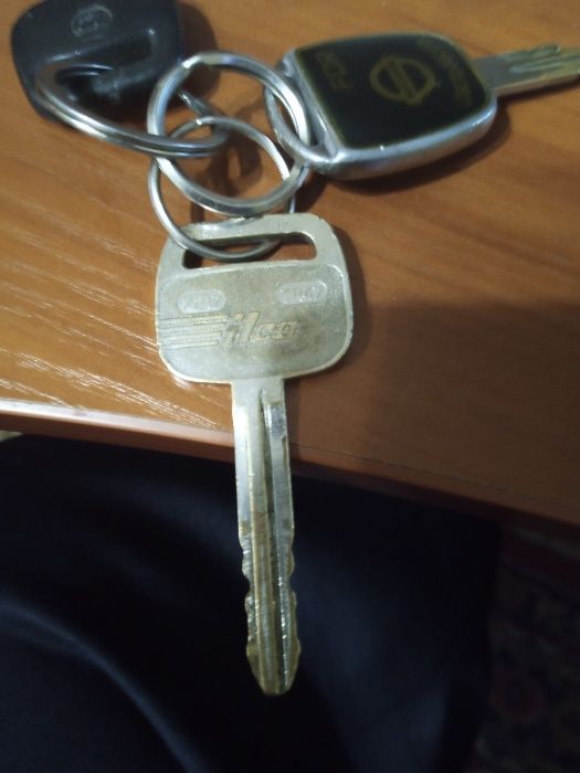 Продам авто ключи разные