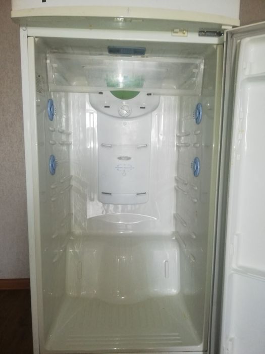 Холодильник Samsung