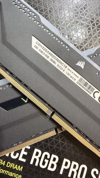 Corsair VENGEANCE RB PRO SL  (2 х 16GB) DDR4