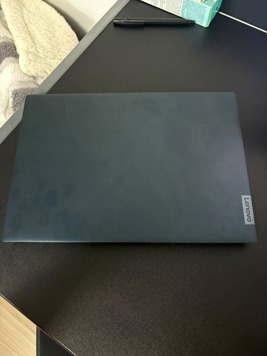 Vând laptop Lenovo