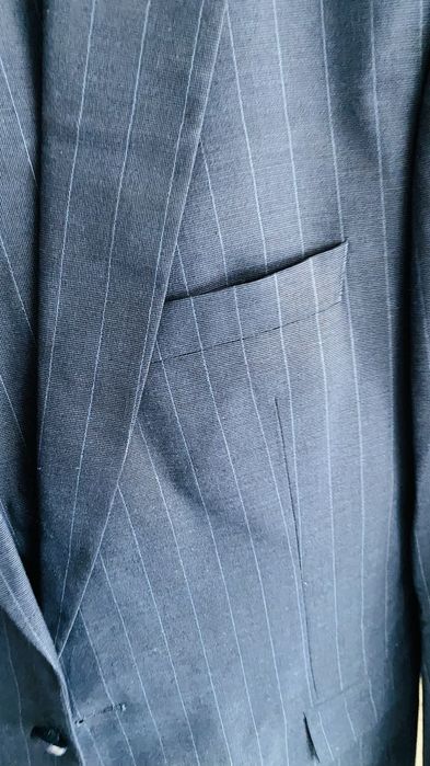 Продам смокинг брючьки имееться .