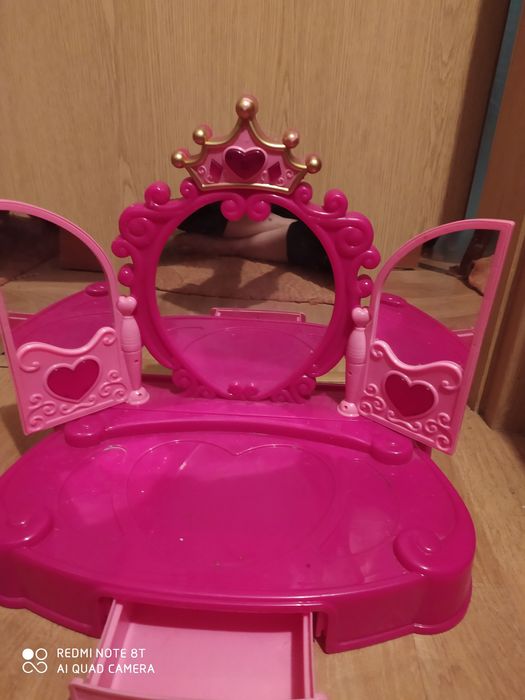 Măsuță cu  oglinda muzicala  fetițe
