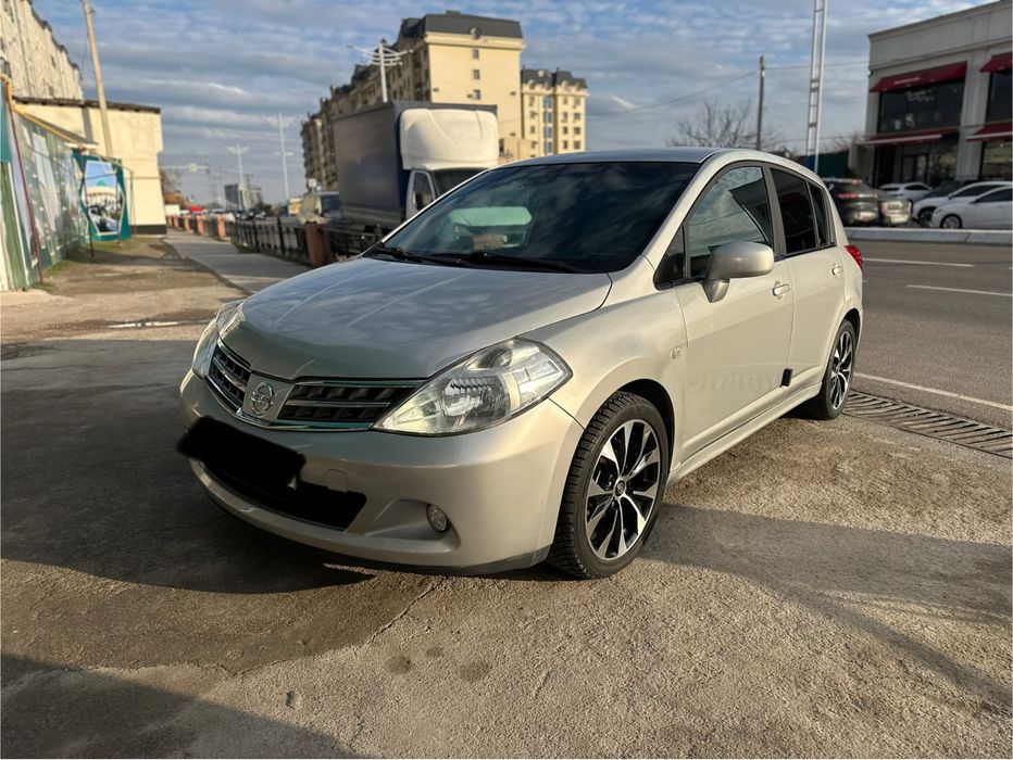 Nissan tiida avtomat