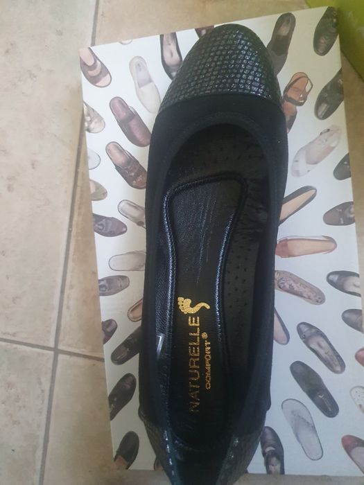 Продавам дамски сандали и обувки