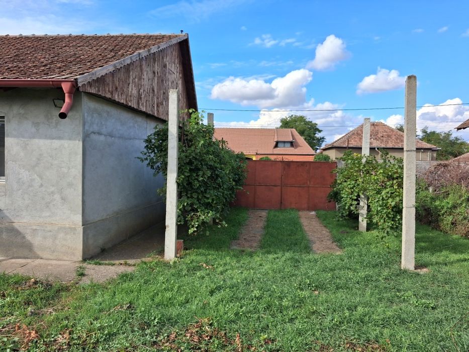 Schimb casă Iratoșu cu ap.1-2 camere sau vănd