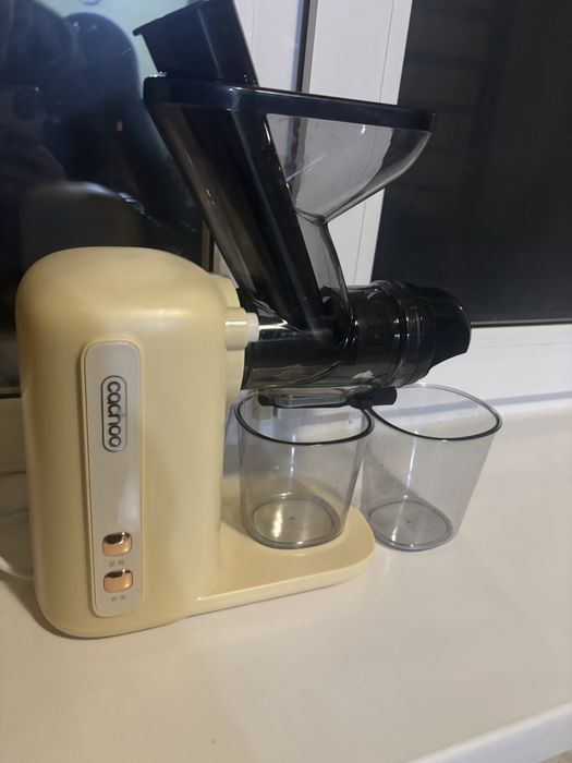 Шнековая соковыжималка