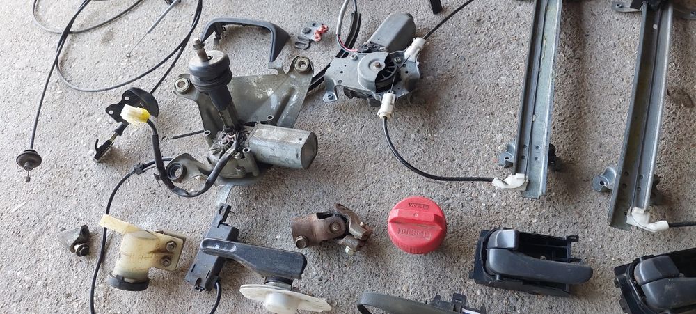 Части от nissan primera p 11 2.0 td