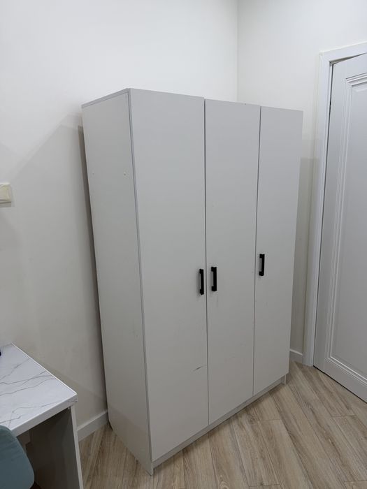 Продам шкаф белый