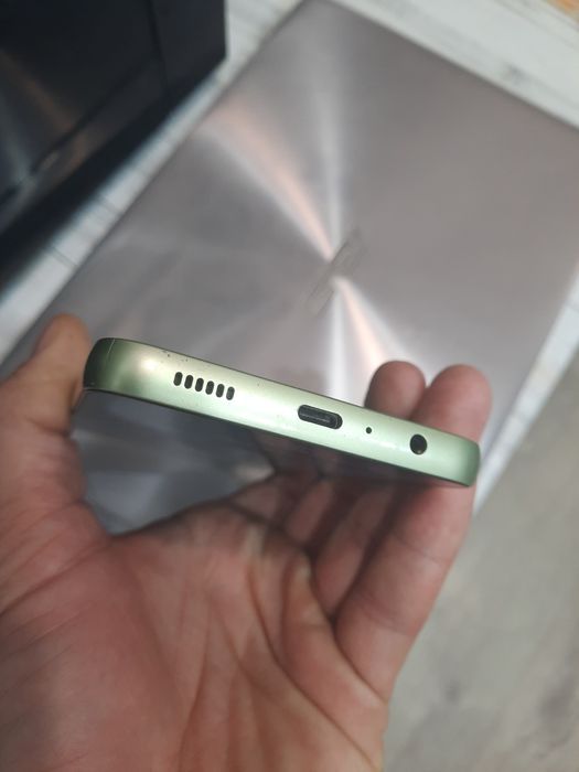 Продам телефон смартфон самсунг а05