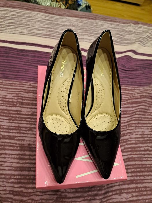 Дамски обувки с ток