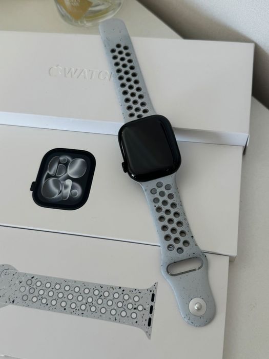 Apple watch series 11, 42mm, белые + Nike ремешок