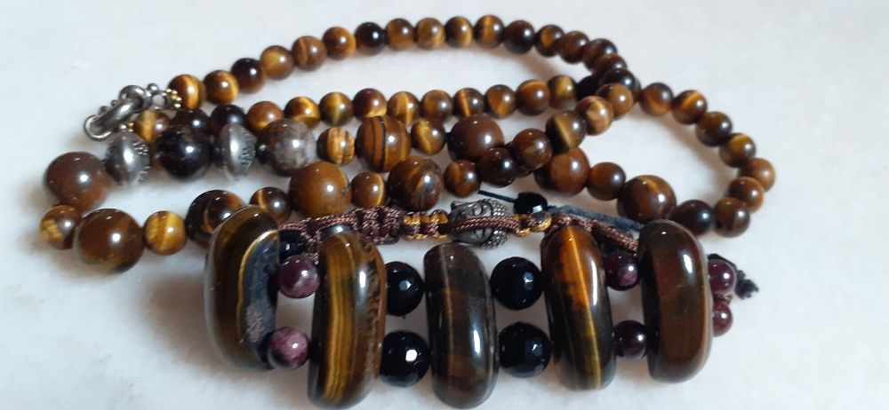 Două seturi din piatră naturală