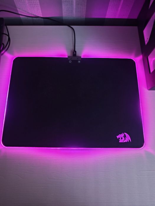 Геймърска светеща rgb подложка за мишка