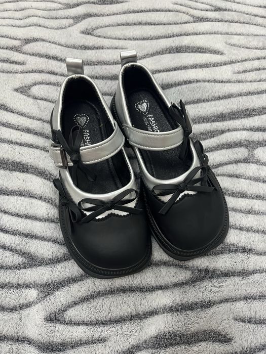 Продаются новые туфли для девочки !