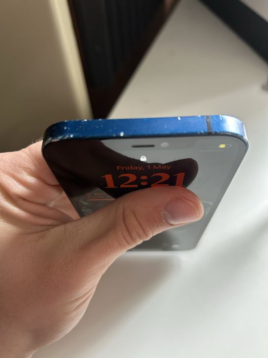 Iphone 12 с повреда