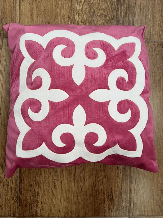 Подушки в национальном стиле.