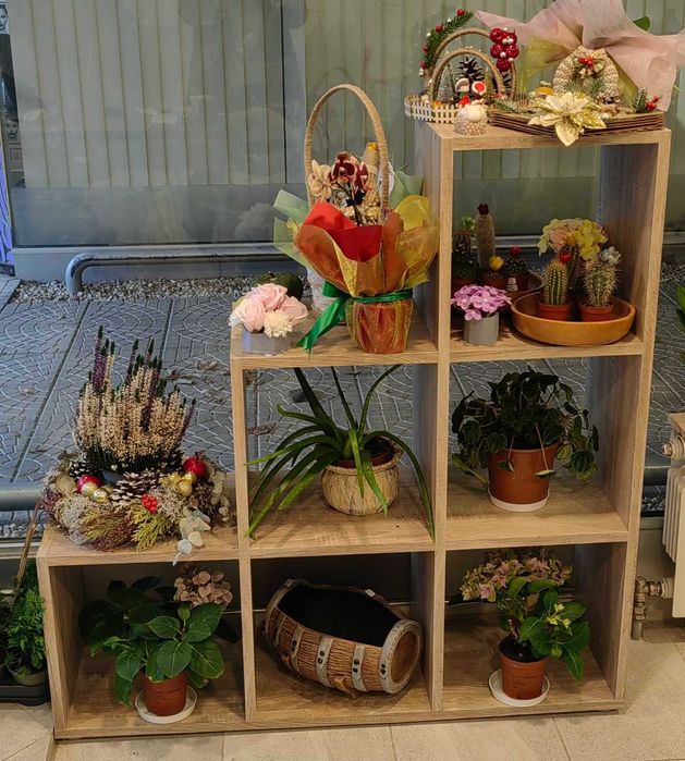 Етажерка / библиотека / шкафове / бюро