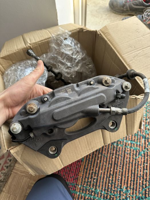 Спирачени апарати от Porsche Macan Brembo 345x30 мм