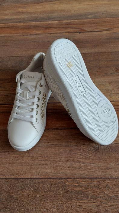 Нови Сникърси GUESS номер 35