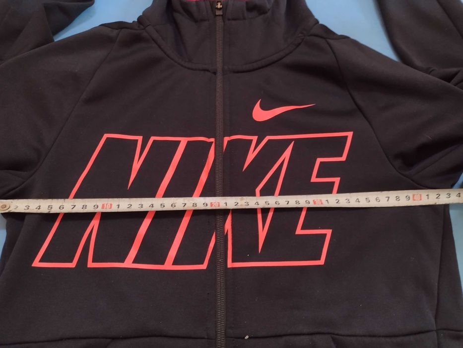 Дамско Nike горнище.Размер М, Отлично състояние.