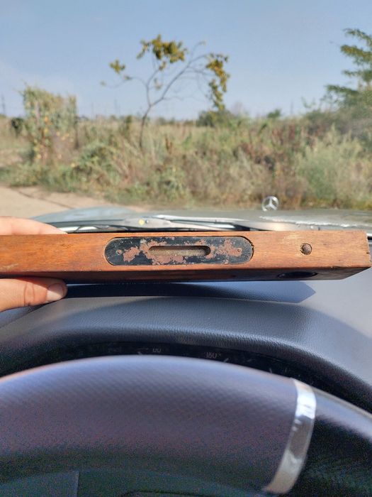 Nivela veche din lemn in stare buna