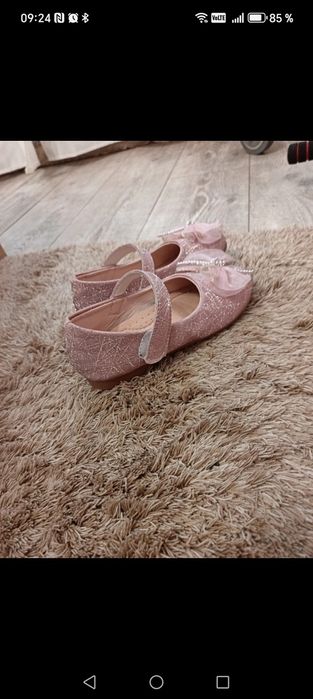 Pantofii roz pentru fetițe